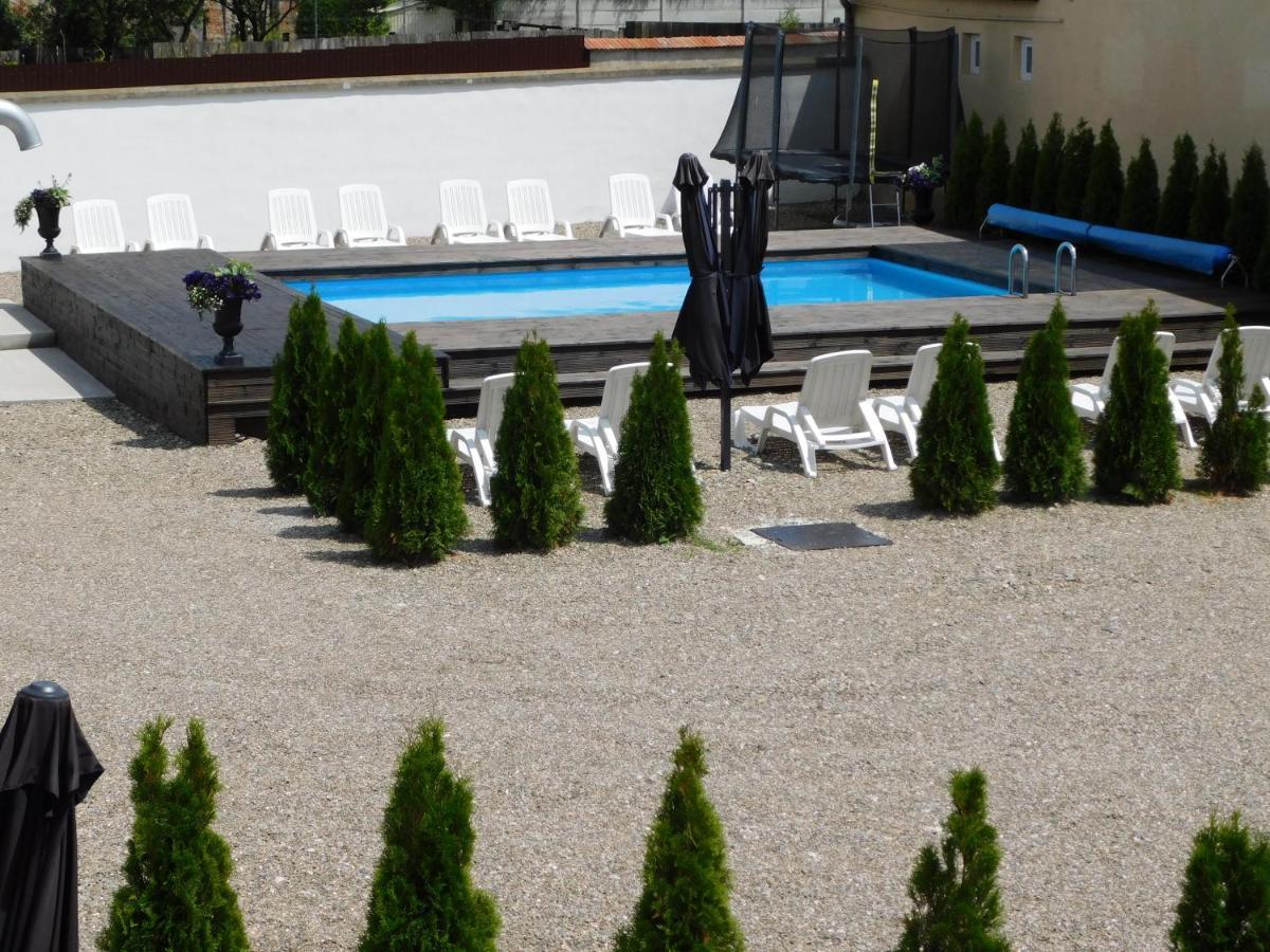 Mountain Vista Suites Zărneşti Eksteriør billede