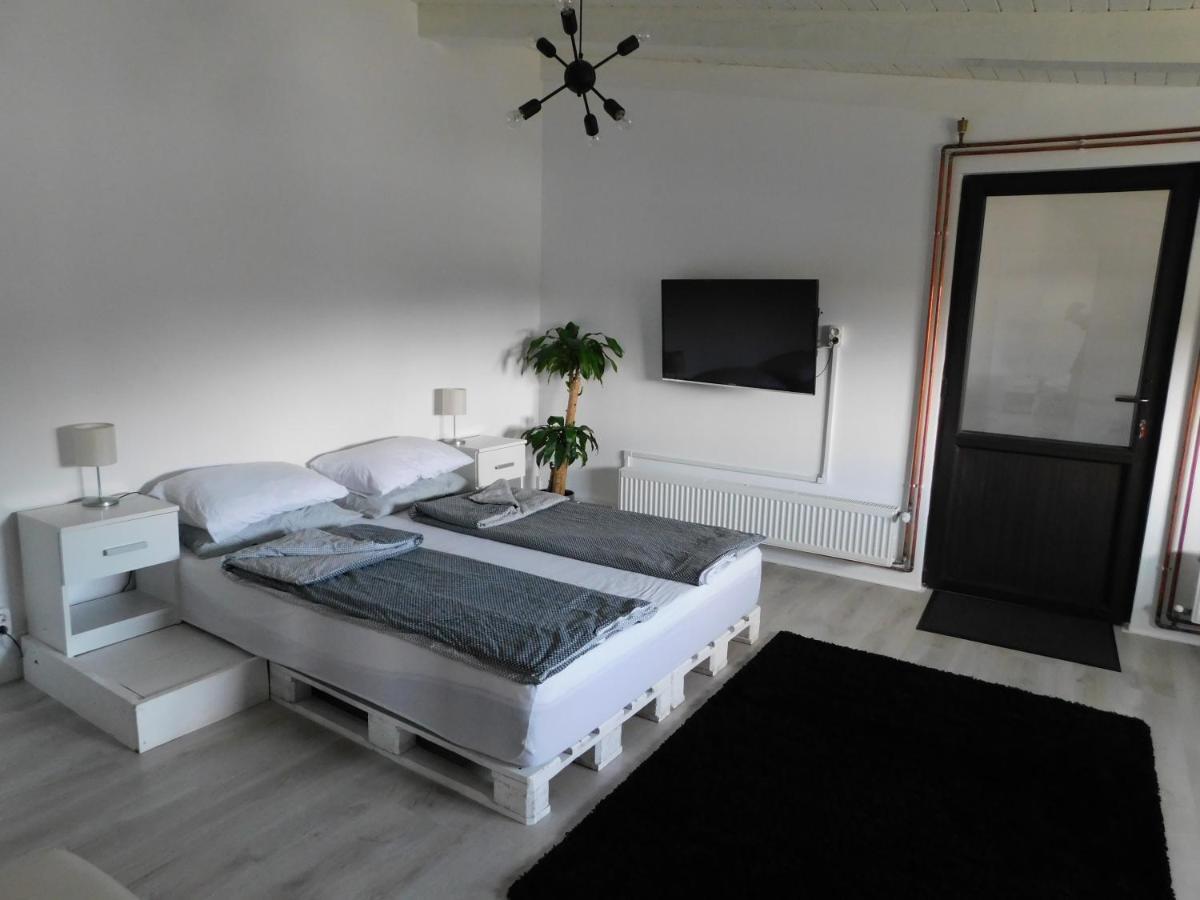 Mountain Vista Suites Zărneşti Eksteriør billede